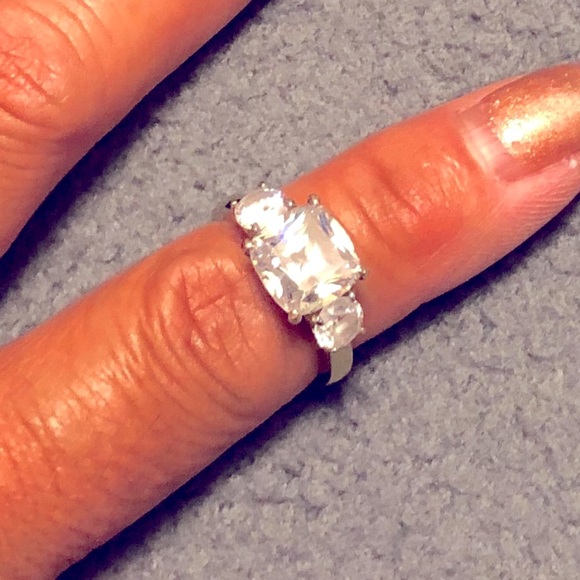 Sussex design CZ 3 stone ring on silver tone - Picture 1 of 7